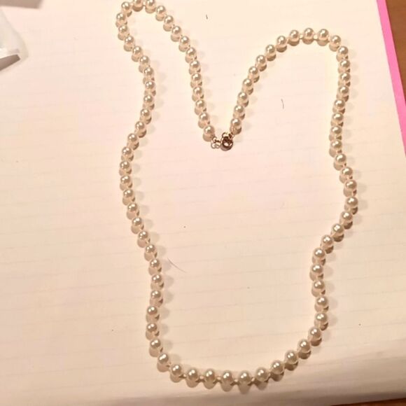 Fake pearl necklace - Picture 1 of 2